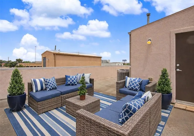 Photo 1 of Condo for sale at 125 E 2nd Street, Houston, TX 77007 | MLS# 61629168 | Listing updated on 2026-08-04