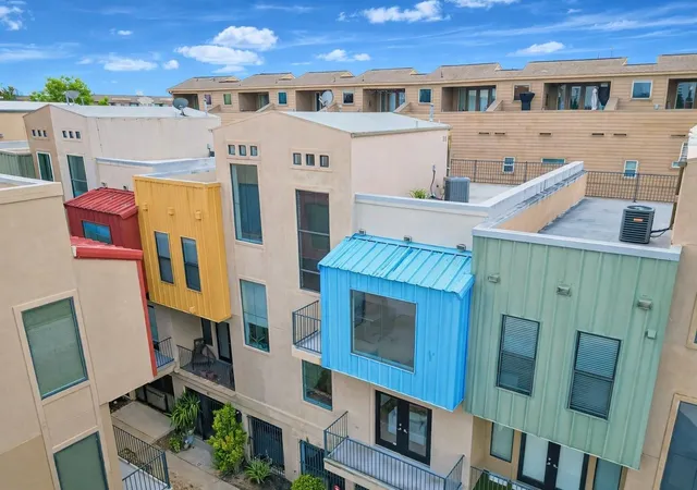 Photo 2 of Condo for sale at 125 E 2nd Street, Houston, TX 77007 | MLS# 61629168 | Listing updated on 2026-08-04