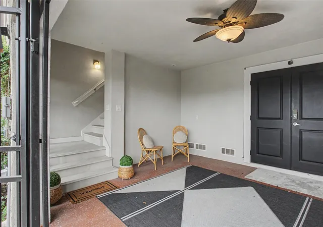 Listing Photo 5 - Condo for sale in building located at 125 E 2nd St, Houston, TX 77007