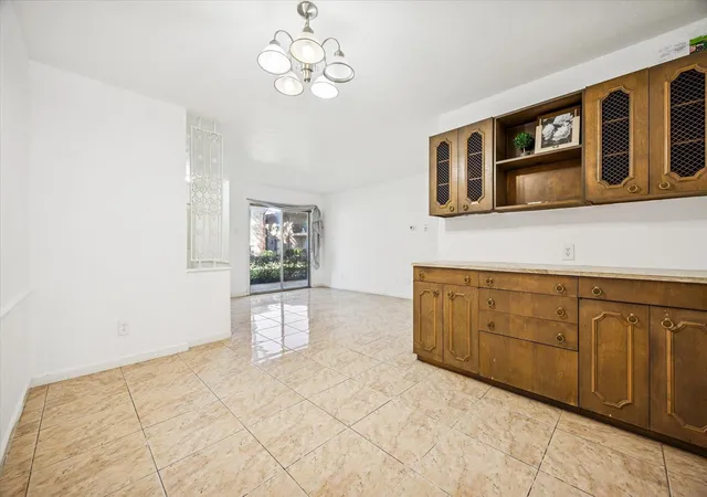 4th image of 7600 Burgoyne Rd #143, Houston, TX 77063 | MLS# 44694340