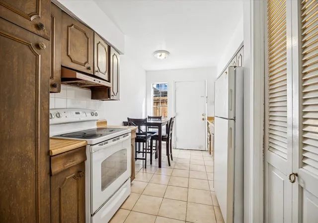 5th image of 7600 Burgoyne Rd #143, Houston, TX 77063 | MLS# 44694340