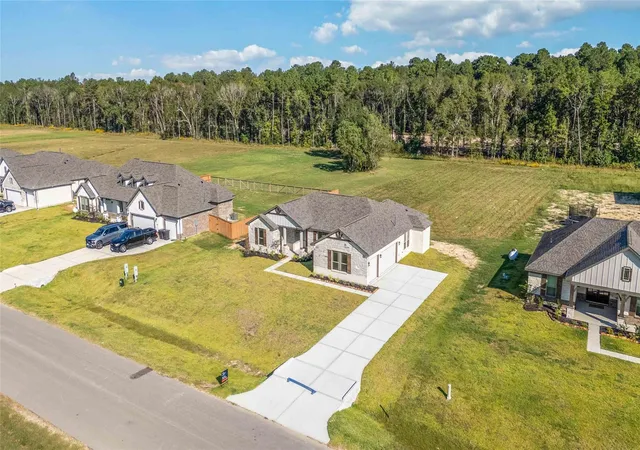 4th image of 460 Barton Pl Dr, Tarkington, TX 77327 | MLS# 45132818