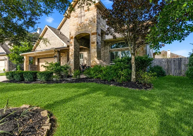 1st image of 574 Southampton Ln, League City, TX 77573 | MLS# 80811786