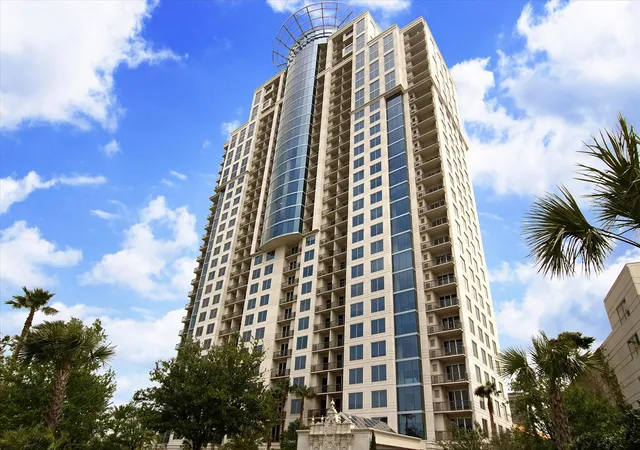 Photo 1 of Condo for sale at 3333 Allen Pkwy #2107, Houston, TX 77019 | MLS# 41613619 | Listing updated on 2026-09-11
