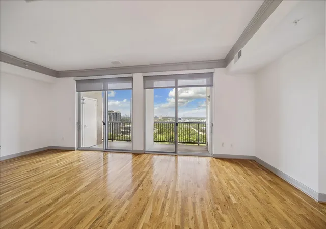 Photo 4 of Condo for sale at 3333 Allen Pkwy #2107, Houston, TX 77019 | MLS# 41613619 | Listing updated on 2026-09-11