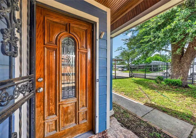 3rd image of 2010 Dade St, Pasadena, TX 77502 | MLS# 88983451