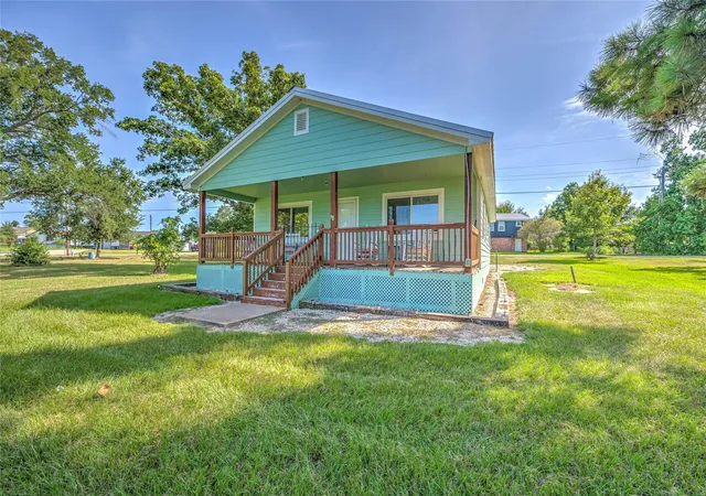 Photo 3 of Single family home for sale at 219 Lakeshore N, Onalaska, TX 77360 | MLS# 90760234 | Listing updated on 2026-08-24