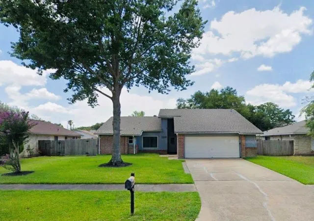 Photo 1 of Single family home for sale at 7215 La Entrada Dr, Houston, TX 77083 | MLS# 98534652 | Listing updated on 2026-09-10