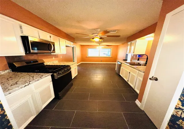 Photo 3 of Single family home for sale at 7215 La Entrada Dr, Houston, TX 77083 | MLS# 98534652 | Listing updated on 2026-09-10