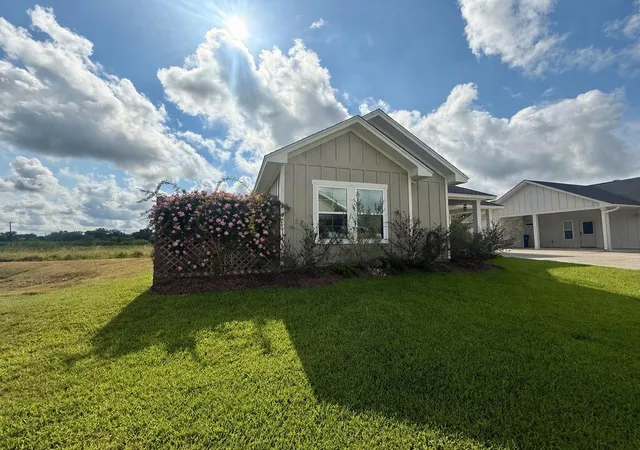 Homes for sale in West Columbia, TX | 133 Ellis Ln, West Columbia, TX 77486 | MLS# 20036400
