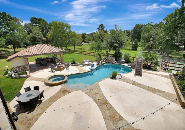 2nd image of 20 Lakefield Blvd, Magnolia, TX 77355 | MLS# 88092676