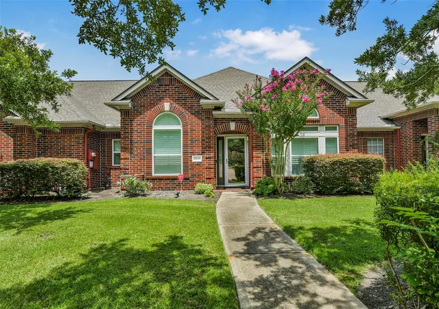 1st image of 206 Clearview Ave #B, Friendswood, TX 77546 | MLS# 34881386