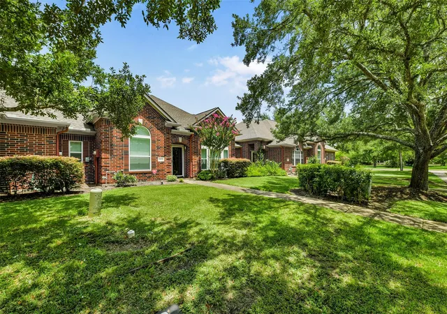 2nd image of 206 Clearview Ave #B, Friendswood, TX 77546 | MLS# 34881386