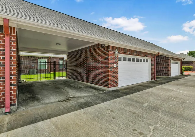31st image of 206 Clearview Ave #B, Friendswood, TX 77546 | MLS# 34881386