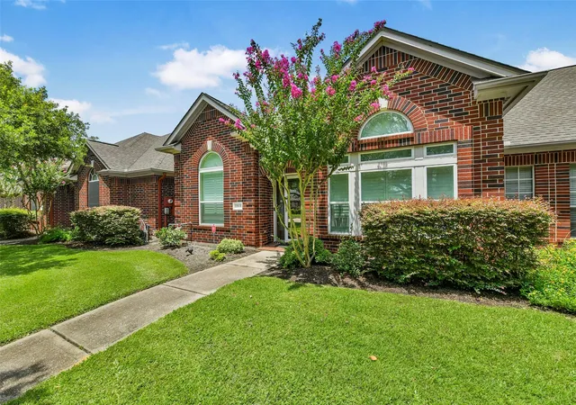 3rd image of 206 Clearview Ave #B, Friendswood, TX 77546 | MLS# 34881386