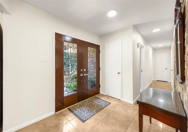 Photo 4 of Sale Pending at 15410 Cobre Valley Dr, Houston, TX 77062 | MLS# 85189938 | Listing updated on 2026-09-20