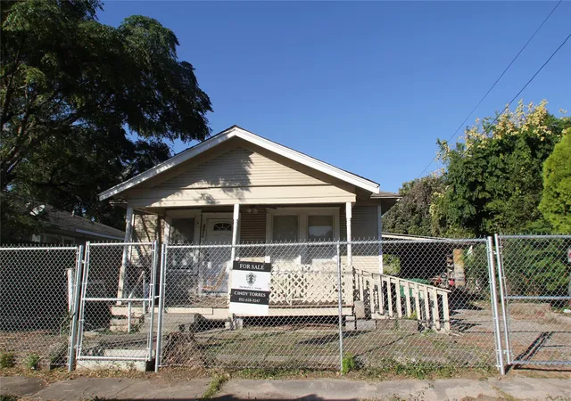1st image of 7013 Avenue E, Houston, TX 77011 | MLS# 71302264