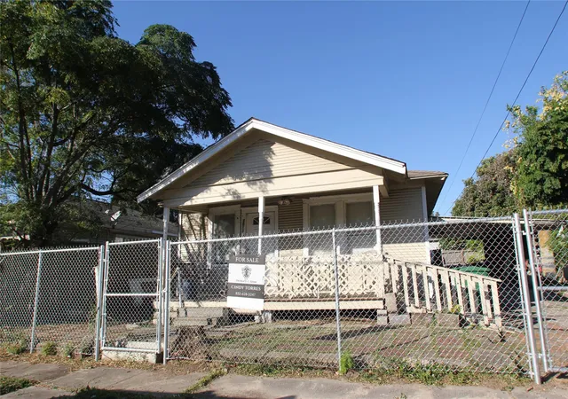 2nd image of 7013 Avenue E, Houston, TX 77011 | MLS# 71302264
