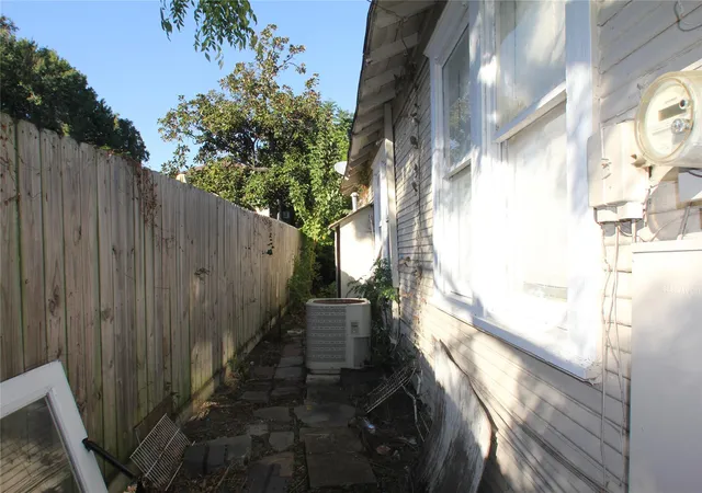 8th image of 7013 Avenue E, Houston, TX 77011 | MLS# 71302264