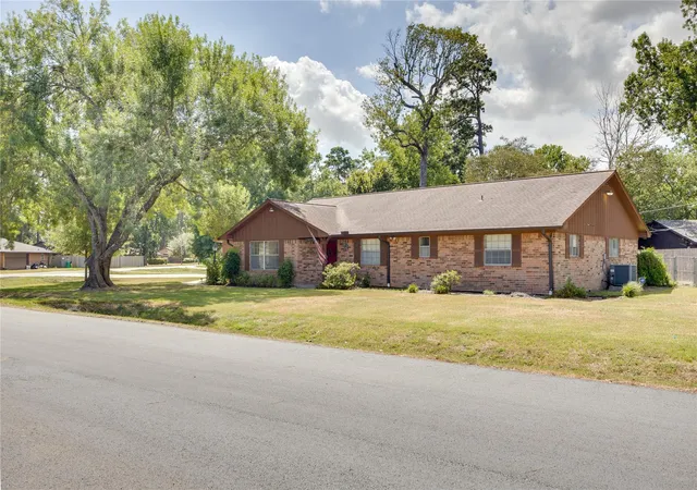 2nd image of 5821 Russell Lane Lane, Baytown, TX 77521 | MLS# 43421951