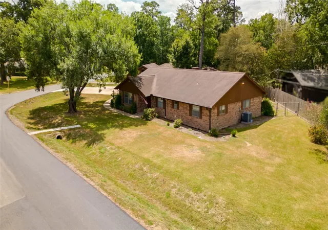 Photo 3 of Sale Pending at 5821 Russell Ln, Baytown, TX 77521 | MLS# 43421951 | Listing updated on 2026-09-06
