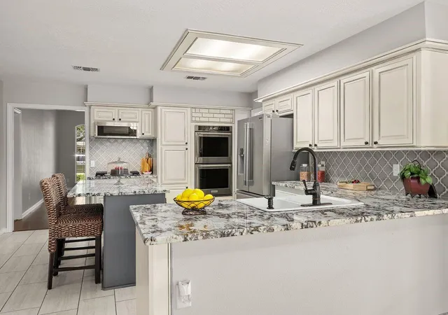 5th image of 2217 Donegal Ct, Deer Park, TX 77536 | MLS# 88395958