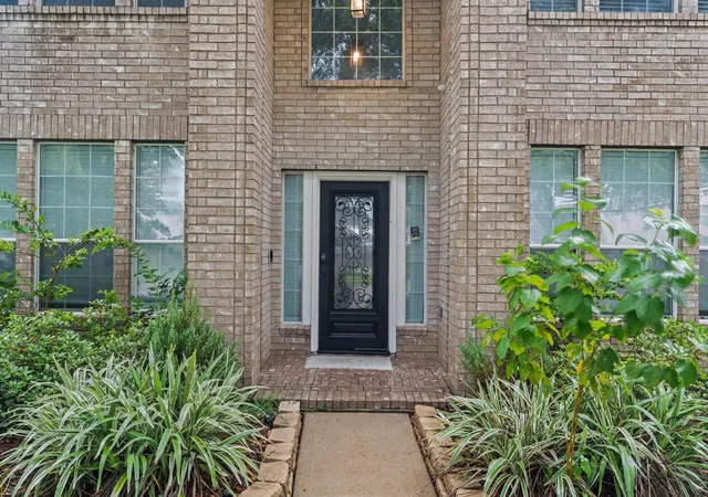 Photo 3 of Single family home for sale at 10201 Forest Spring Ln, Pearland, TX 77584 | MLS# 76906034 | Listing updated on 2026-09-08