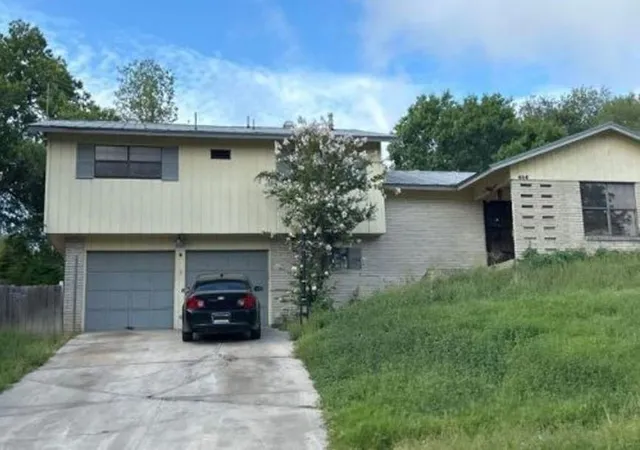 Photo 2 of Single family home for sale at 606 Barchester Dr, San Antonio, TX 78216 | MLS# 39078240 | Listing updated on 2026-08-20