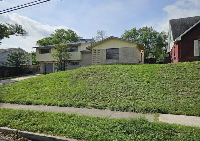 Photo 3 of Single family home for sale at 606 Barchester Dr, San Antonio, TX 78216 | MLS# 39078240 | Listing updated on 2026-08-20