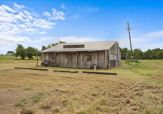 2nd image of 1620 E Fm 696, Lexington, TX 78947 | MLS# 63765638