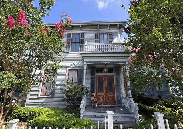 Photo 1 of Single family home for sale at 1515 Postoffice St, Galveston, TX 77550 | MLS# 90521991 | Listing updated on 2026-06-28