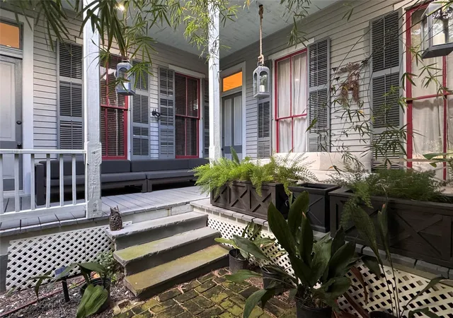 Photo 2 of Single family home for sale at 1515 Postoffice St, Galveston, TX 77550 | MLS# 90521991 | Listing updated on 2026-06-28