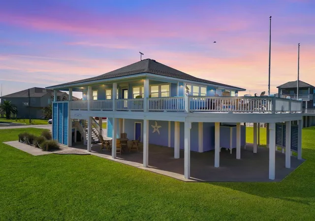 Homes for sale in Crystal Beach, TX | 808 Pinata Dr, Crystal Beach, TX 77650 | MLS# 56875712