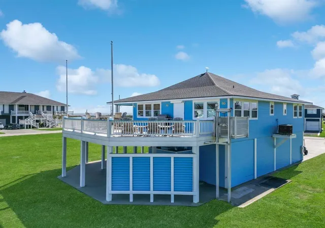 Homes for sale in Crystal Beach, TX | 808 Pinata Dr, Crystal Beach, TX 77650 | MLS# 56875712