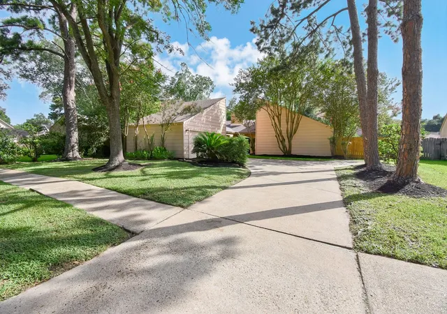 Photo 2 of Single family home for sale at 1010 Rock Cyn Dr, Katy, TX 77450 | MLS# 48223490 | Listing updated on 2026-08-17