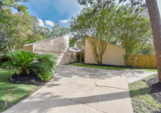 Photo 3 of Single family home for sale at 1010 Rock Cyn Dr, Katy, TX 77450 | MLS# 48223490 | Listing updated on 2026-08-17