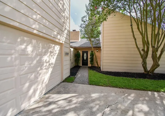 Photo 3 of Single family home for sale at 1010 Rock Cyn Dr, Katy, TX 77450 | MLS# 48223490 | Listing updated on 2026-08-17