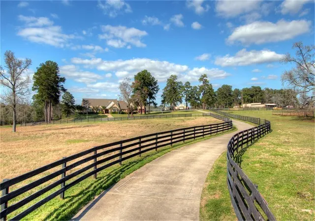 Photo 4 of Single family home for sale at 10436 League Line Rd, Conroe, TX 77304 | MLS# 38395303 | Listing updated on 2026-02-02