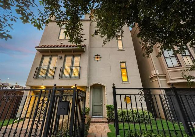 1st image of 2006 Helena St, Houston, TX 77002 | MLS# 46861912
