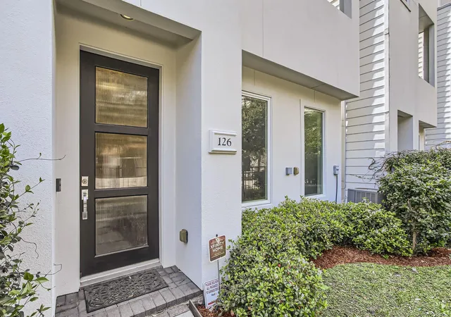 Photo 3 of Sale Pending at 126 Pierce St, Houston, TX 77002 | MLS# 86996938 | Listing updated on 2026-09-19