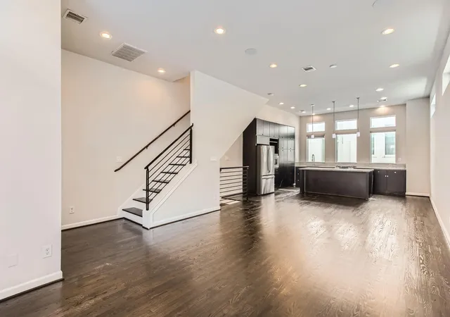 Photo 3 of Sale Pending at 126 Pierce St, Houston, TX 77002 | MLS# 86996938 | Listing updated on 2026-09-19