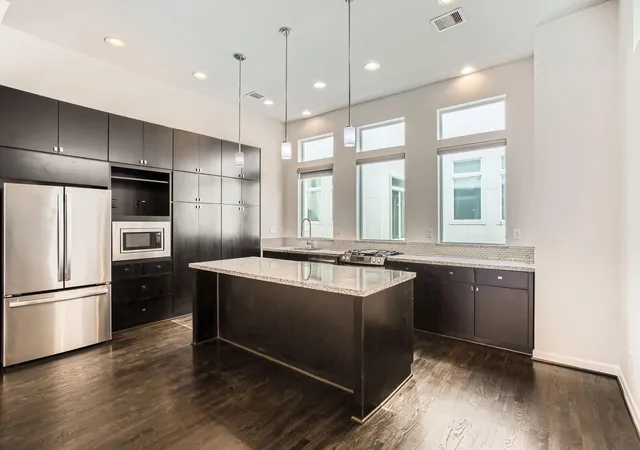 Photo 4 of Sale Pending at 126 Pierce St, Houston, TX 77002 | MLS# 86996938 | Listing updated on 2026-09-19