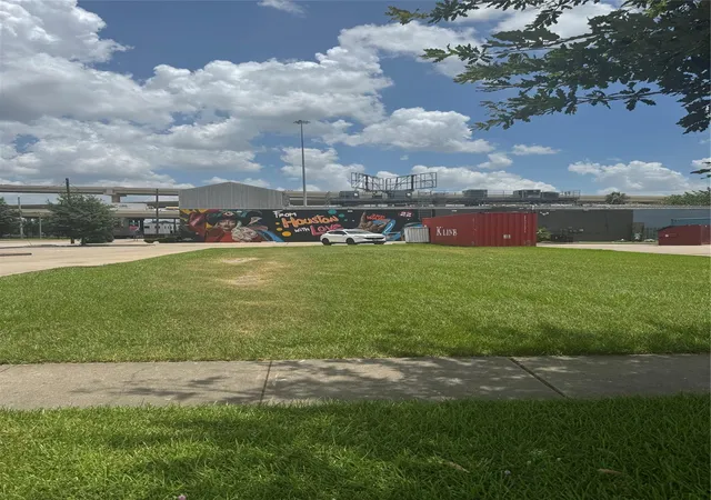 Photo 2 of Land for sale at 2305 Gray St, Houston, TX 77003 | MLS# 47058656 | Listing updated on 2026-07-02