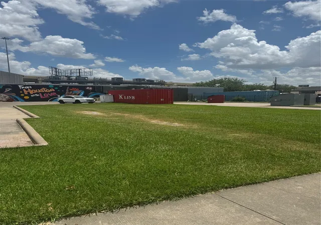 Photo 3 of Land for sale at 2305 Gray St, Houston, TX 77003 | MLS# 47058656 | Listing updated on 2026-07-02