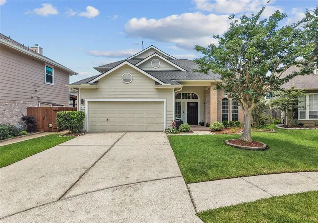 Photo 3 of Single family home for sale at 1823 Calypso Cvs Ct, Seabrook, TX 77586 | MLS# 9252270 | Listing updated on 2026-08-15