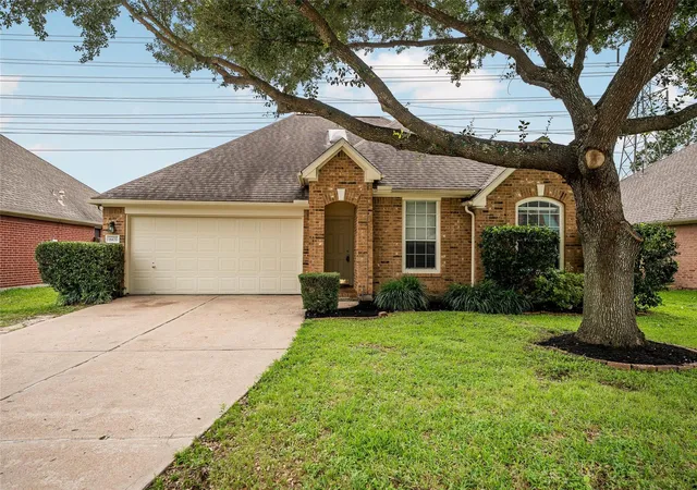 Photo 1 of Sale Pending at 6103 Branch Lake Dr, Houston, TX 77066 | MLS# 93914774 | Listing updated on 2026-09-06