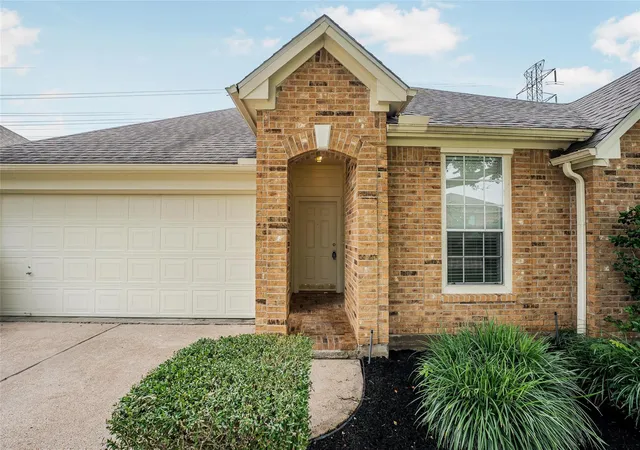 Photo 3 of Sale Pending at 6103 Branch Lake Dr, Houston, TX 77066 | MLS# 93914774 | Listing updated on 2026-09-06