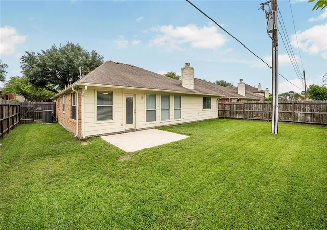 Photo 3 of Sale Pending at 6103 Branch Lake Dr, Houston, TX 77066 | MLS# 93914774 | Listing updated on 2026-09-06