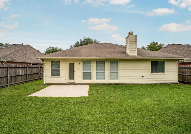Photo 4 of Sale Pending at 6103 Branch Lake Dr, Houston, TX 77066 | MLS# 93914774 | Listing updated on 2026-09-06