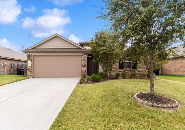 Photo 3 of Single family home for sale at 3010 Specklebelly Dr, Baytown, TX 77521 | MLS# 17408576 | Listing updated on 2026-08-29